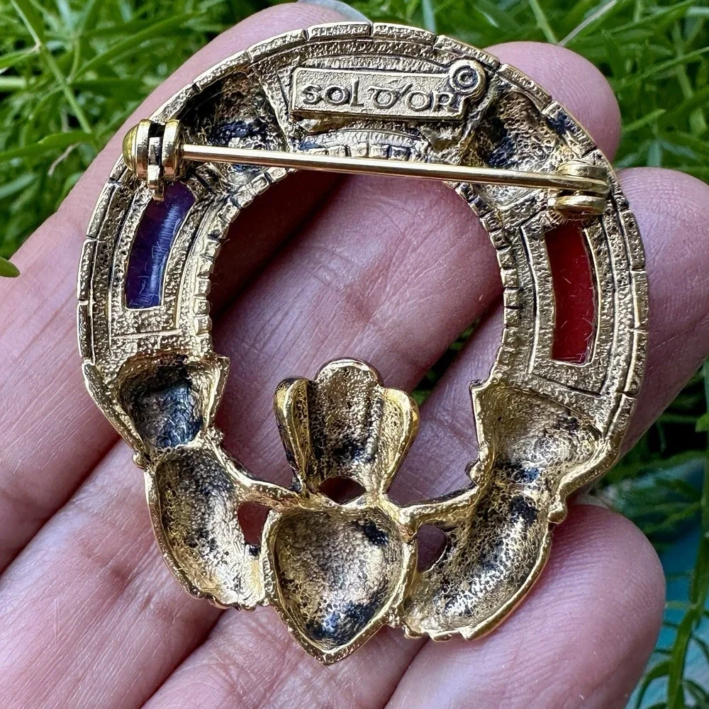 Sol D'or Celtic Claddagh Ireland Brooch Pin 1 5/8 Inch Multi Acrylic Gold‎ Tone